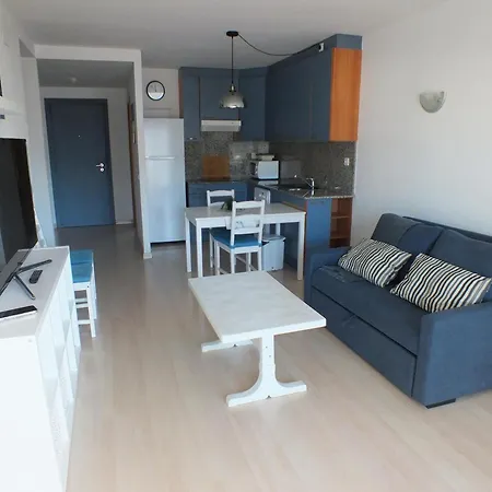 En Port Canigo, Roses: 2 Hab, Terraza, Piscina Comunitaria. - Es-204-29 Apartment *